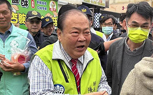 陳光復挺過30天轉普通病房! 「頭蓋骨才剛裝回」發文宣告參選到底