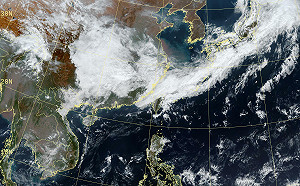 變天了！東北季風前緣抵達北台 鄭明典：鋒面雲系開始發展