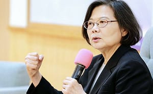 蔡英文東吳開講吐真心話！狂推「這政策」減壓 年輕人：不再被學費綁住人生