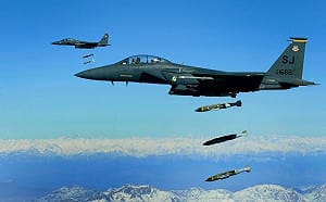 （影）炸彈快用光? 以用50年前炸彈續攻擊 美轟伊空軍基地傳逾百人亡