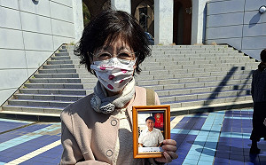 攜柯文哲照片赴日出席兒子東大畢典　陳佩琪：無比與有榮焉！