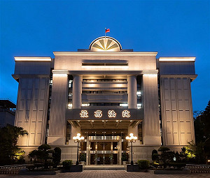 多次在剛出生女嬰旁吸毒飄毒霧 高雄女判1年2月定讞