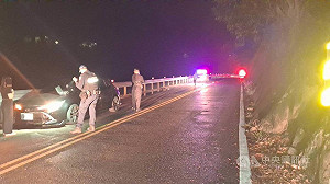 台8線凌晨落石車撞受損　警籲留意降雨土石鬆動