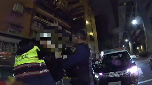 健身教練蔣男涉酒駕拒捕襲警遭逮  警依法送辦