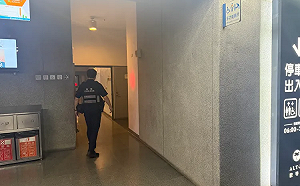 多支注射針筒釀廁所堵塞！大東文藝中心無奈貼告示 警方啟動強化查緝