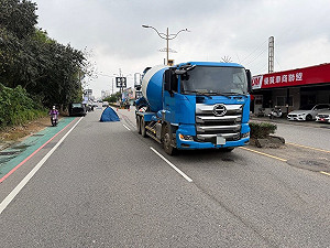 桃園死亡車禍　外送員騎車滑倒遭水泥預拌車輾過