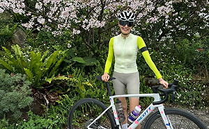 賈永婕發文稱「自行車手」最近很紅  網笑：妳是不是在偷臭柯文哲！