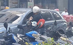 一中商圈爆衝突！機車與汽車駕駛互告傷害 網：街頭劇場