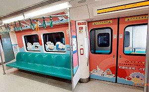 首波突破50萬下載   海洋主題LINE貼圖現身高雄捷運車廂  