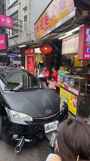 基隆毒駕讓道緊張失控　撞傷孕婦女童共5人送醫