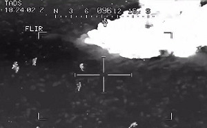 (影)美F-15E飛官腿傷走8公里逃命! 躲藏高山區 全靠救命神器「CSEL」