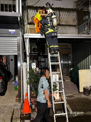 台中太平凌晨透天住宅火警 4人嗆傷送醫