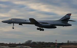 B-1狂轟近百枚炸彈阻伊軍！伊6人搜索隊遭全殲 伊只找到飛行員內褲、牙膏