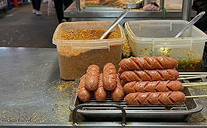 饒河夜市澱粉腸陷食安風暴！業者改口代工未檢驗  衛生局要查了