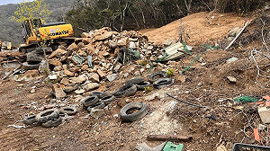 北竿公有山坡地遭堆置廢棄物 檢嚴辦業者20萬交保