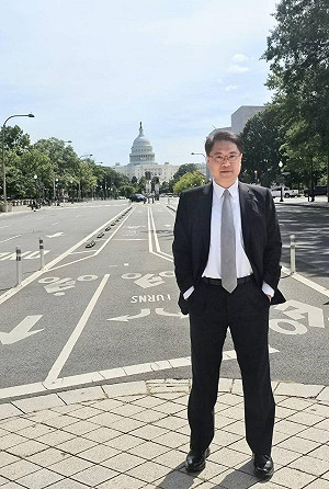 林右昌出席民進黨全代會 預告11月結束華府訪問學人後投入2026縣市輔選