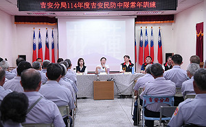 違規被開單嗆警「知道我是誰嗎」律師諷：傅崐萁夫妻下屬都失智不知道自己是誰？