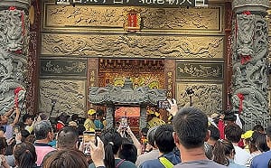 白沙屯人潮擠爆　疾管署詳列「戶外防疫清單」：這4件事不能做　