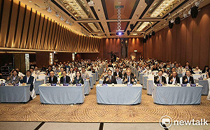 台南智慧機器人高峰論壇登場  黃偉哲盼結合產官學研尋找南市關鍵定位