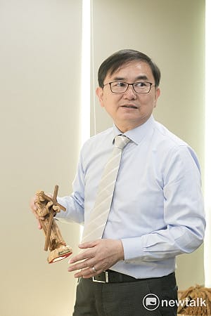 劉櫂豪登記參選台東縣長 怒批馬英九用中國綁架農民