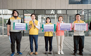 台中校園性侵、性騷案頻遭糾正　小黨集結要求蔣偉民、葉昭甫下台負責