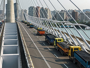 擅闖淡江大橋施工地還拍片！公路局：必要時依法處理