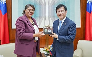 ​接見貝里斯教育部次長 林佳龍盼智慧交通、永續運輸攜手合作