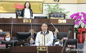 南市議會定期會議員質詢幼兒園虐童案等  黃偉哲率局處首長列席報告答詢