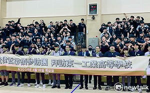 韓國平澤高中生愛上台南鳳梨  黃偉哲進入韓國校園推廣台南農產