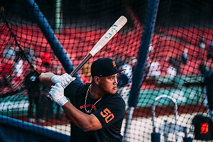 李灝宇被介紹「來自台灣」　大聯盟初登場3支0