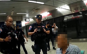 高雄捷運老翁亮刀恐嚇！只因嫌乘客太吵  依恐嚇公眾罪嫌送辦