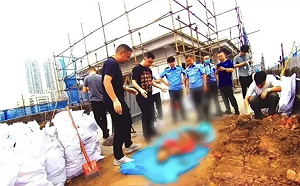 花壇藏屍28年！四川商場整修頂樓驚見白骨 女商人遭熟人設局殺害