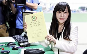 黃捷「同額競選」確定當選高市黨部主委    陳其邁：她一定可以勝任 