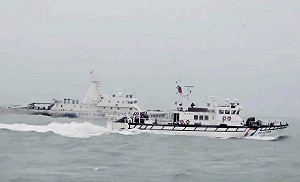 （影）金門海域再傳侵擾！中國4海警船及1海事局船闖限制水域 海巡一對一併航強勢驅離