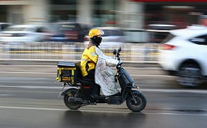 一個蛋糕投訴引爆全國調查! 中國外送產業驚現「幽靈供應鏈」 監管出手166億罰單