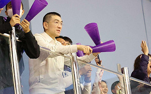 鴨子船燒1.3億　汪潔民轟謝國樑：先花錢再想怎麼賺