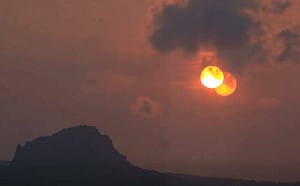 (影)宛如電影！恆春「雙日同輝」夕陽超夢幻  氣象站解密：美麗誤會