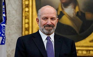 川普「金卡計畫」銷售慘淡僅核准 1 人　商務部長國會證詞引爆利益衝突質疑 