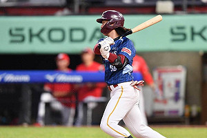 劉子杰首轟就是再見轟隊史首人　率桃猿擊敗龍隊