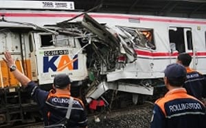 印尼西爪哇爆重大列車相撞事故! 慘釀14死84傷