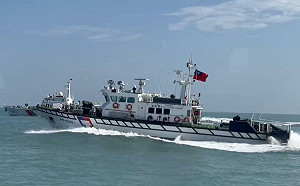 中國海警假借漁汛期執法巡查越界侵擾  金門海巡「一對一」併航驅離
