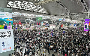 (影) 中國五一黃金週報出遊潮 景區爆滿遊客被迫睡飯店大廳