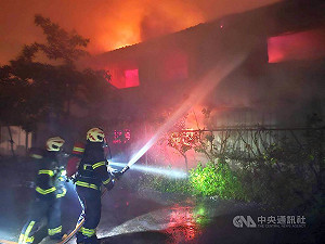 新北深坑八里住宅火警燒3房舍  消防撲滅無傷亡