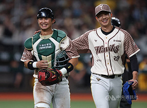 吳明鴻兼教練教學相長　10年再與黃子鵬投捕搭配