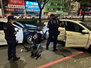 男涉毒駕拒檢撞4車釀3傷　自撞遭高雄警逮捕