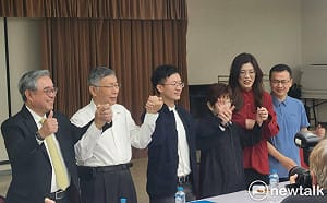 當新黨主席面前  柯文哲自曝多次挖角侯漢廷