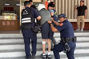 台南8旬翁涉縱火持斧傷人搶救護車 法院裁准收押