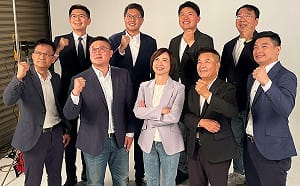 (影)何欣純合體議員參選人拍形象照 幕後花絮展現「台中隊」創新活力
