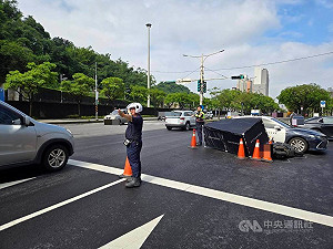 北市南港曳引車碰撞機車　男騎士當場身亡