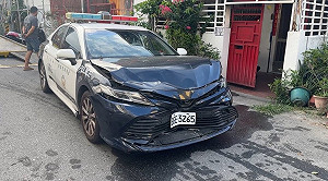 台東小客車闖紅燈撞警車逃逸　駕駛依妨害公務送辦